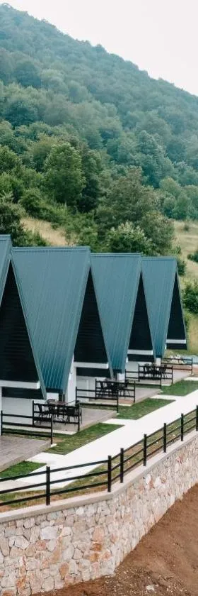 Bungalows Panorama Hills，位于普卢日内的酒店