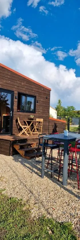 Tiny La Part Des Anges，位于Salignac-sur-Charente的酒店