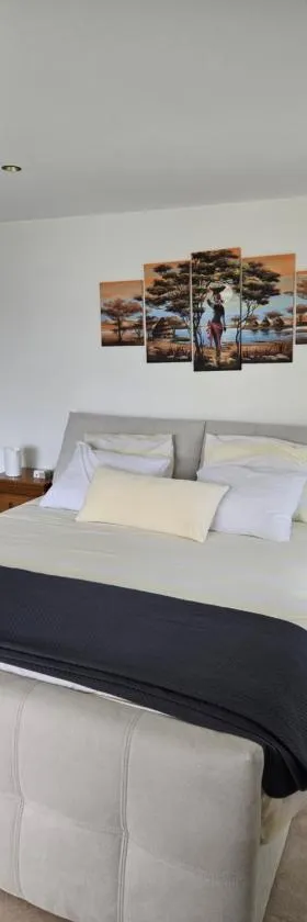 Room, with Internet, in Crauthem-Roeser , Luxembourg，位于勒瑟的酒店