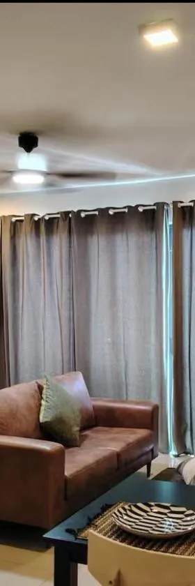 STAY at SkyLuxe Trefoil Setia City，位于实达阿南的酒店