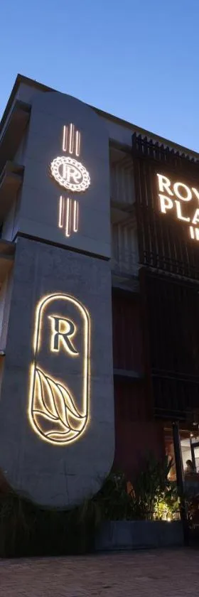 Royal Plaza Inn by RAK Rooms, Calicut，位于科泽科德的酒店