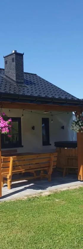 Domek Amelia -Bieszczady，位于莱斯科的酒店