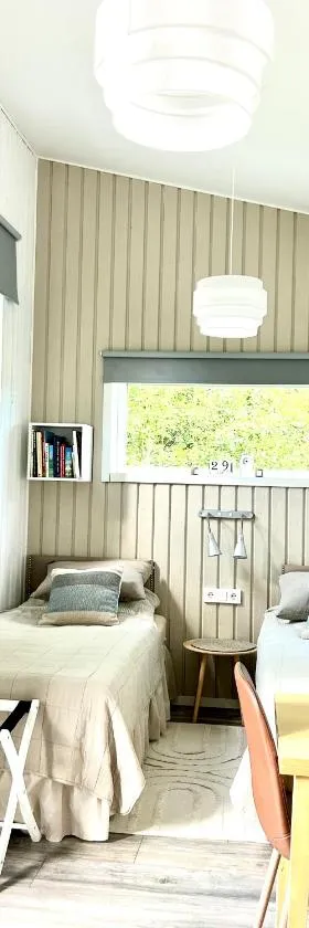 Lilla huset Bed & Breakfast - countryside guesthouse, free parking，位于厄勒布鲁的酒店