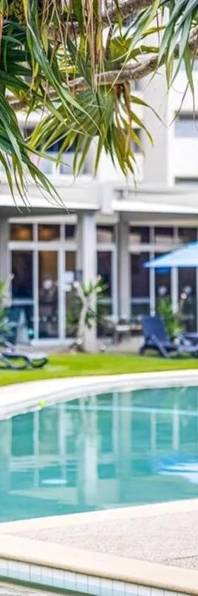 Rooftop Apartment - Heated Pool & Beach access，位于马库拉的酒店