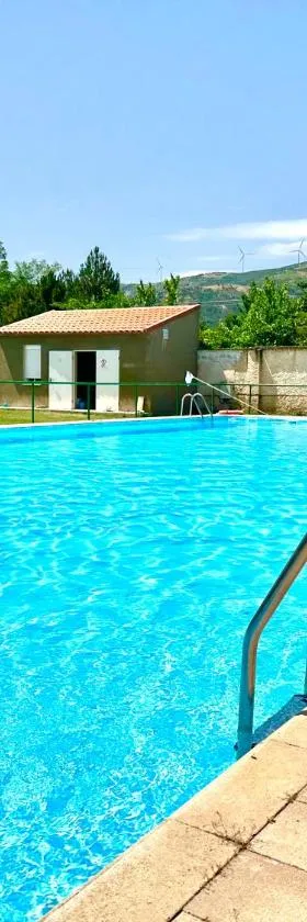 Casa en Las Minas de Ojos Negros，位于Ojos Negros的酒店