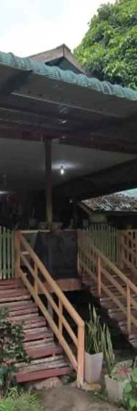 京那巴鲁波利度假小屋，位于Kampung Poring的酒店