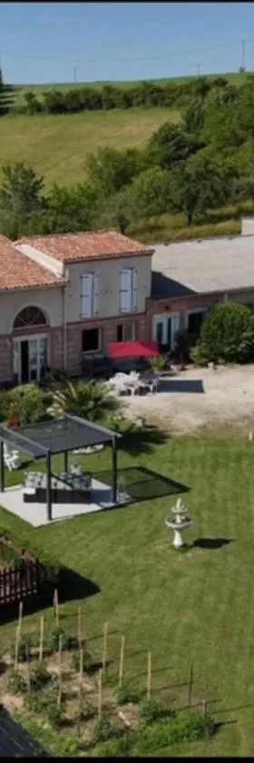 Villa Monplaisir Zen，位于Latrape的酒店