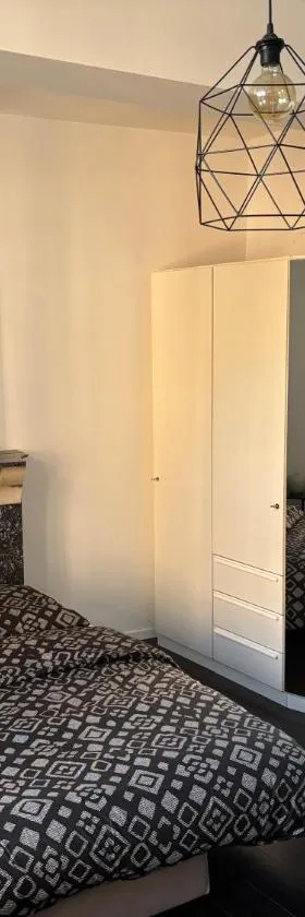 Chambre située au cœur de Mons avec SDB privée，位于蒙斯的酒店