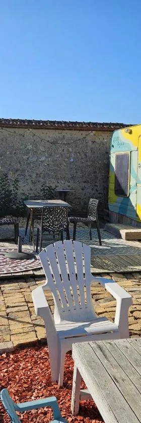 Caravane look Dolce Vita climatisée，位于Gaudreville-la-Rivière的酒店