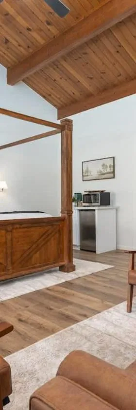 Camp Nelson Lodge Room 10，位于Ponderosa的酒店