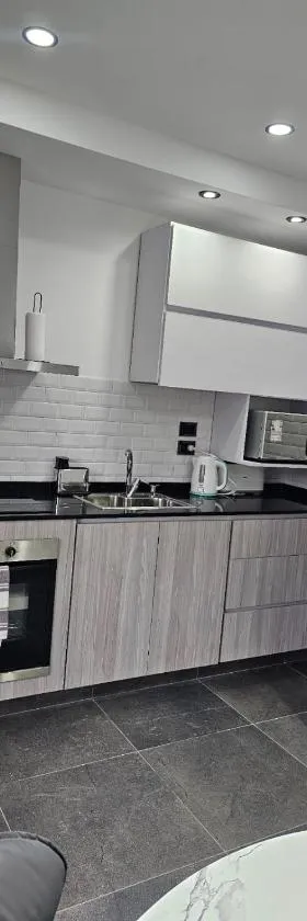Nova Suites , a estrenar con asador y cochera privada，位于梅塞德斯镇的酒店