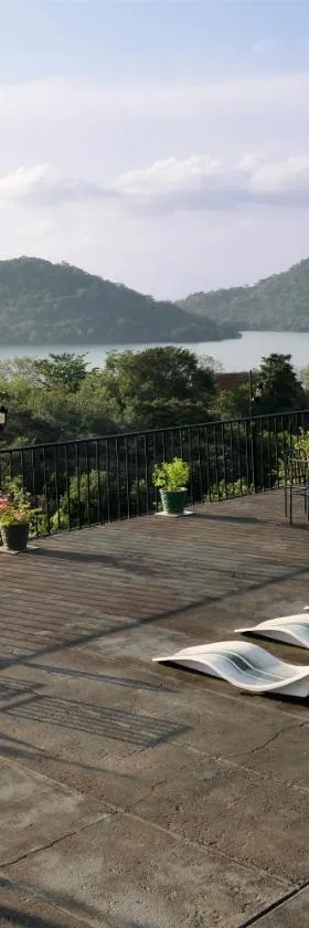 Lavendish Lake Giritale，位于波隆纳鲁沃的酒店