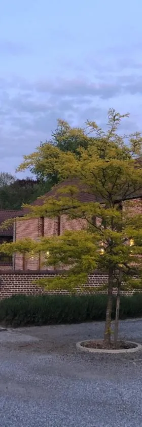Domaine du Bois d'Hez - Corporate Privative Hotel，位于Genappe的酒店