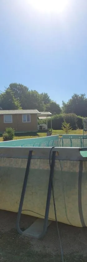 Camping les Hirondelles，位于布尔圣玛丽的酒店
