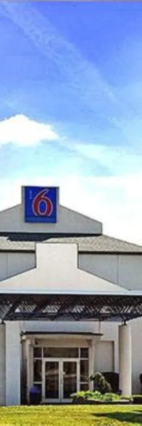 桑达斯基米兰6号汽车旅馆，位于米兰诺的酒店