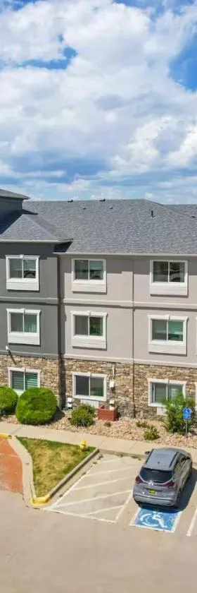 Baymont by Wyndham Henderson-Northeast Denver，位于Henderson的酒店