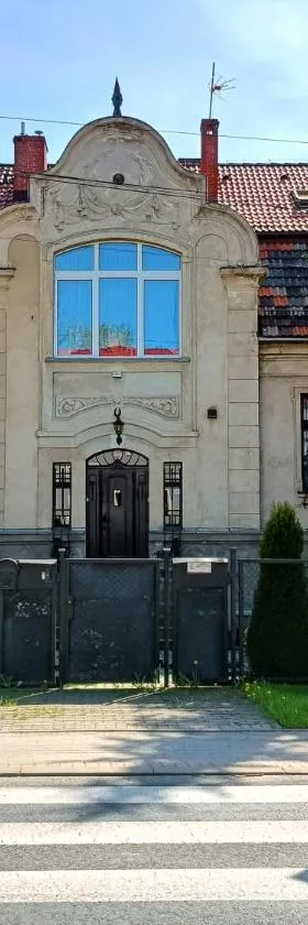 Dworek pod świerkami，位于耶莱尼亚古拉的酒店
