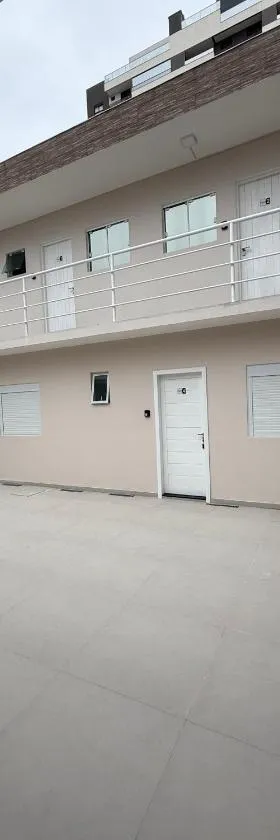 AP frente à praça bem localizado，位于圣若泽的酒店