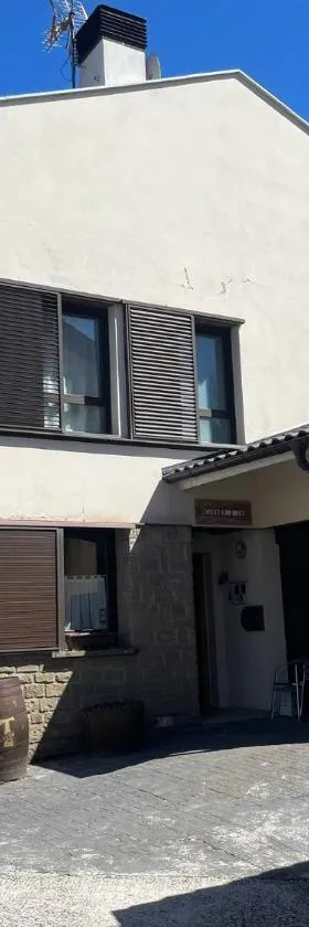 陶尔旅馆，位于Larrasoaña的酒店