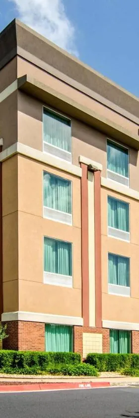 Comfort Suites Bentonville - Rogers，位于本顿维尔的酒店