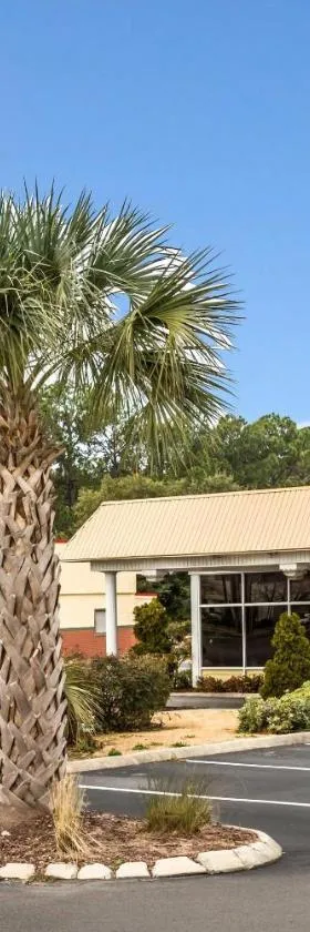 Rodeway Inn & Suites Wilmington North，位于威尔明顿的酒店