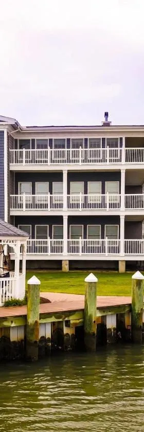 Comfort Suites Chincoteague Island Bayfront Resort，位于钦科蒂格的酒店