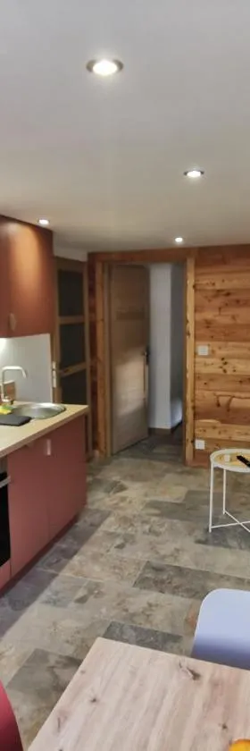 Charmant Appartement Neuf，位于拉尔让蒂埃拉贝塞埃的酒店