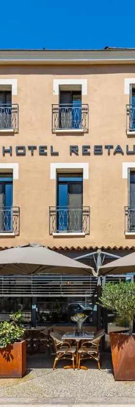 Logis Hôtel Restaurant Le Cours，位于圣吉尔的酒店