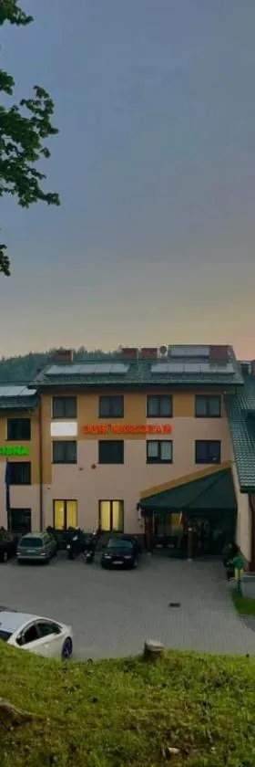 Wołosań B&B，位于齐斯纳的酒店
