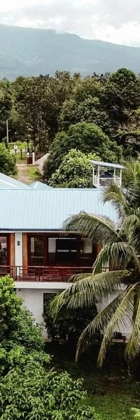 Paruparong Bughaw Ecofarm Resort，位于Quezon的酒店