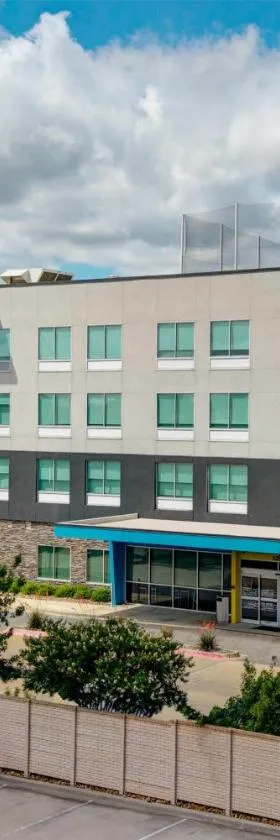 Tru By Hilton The Colony，位于本殖民地的酒店