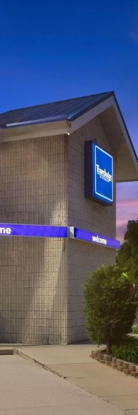 Travelodge by Wyndham Madison Heights MI，位于麦迪逊高地的酒店