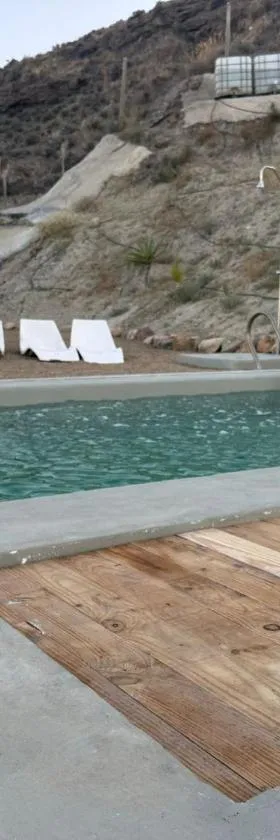 Cortijo MAMANGUEÑA PISCINA Y CUEVA，位于塔韦尔纳斯的酒店