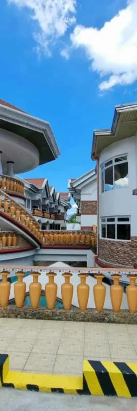 Casablanca Hotel Condominium Resort，位于奥隆阿波的酒店