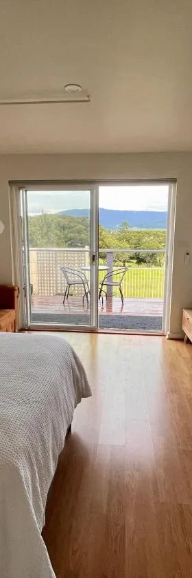 Cosy Studio with valley views，位于格罗拉的酒店