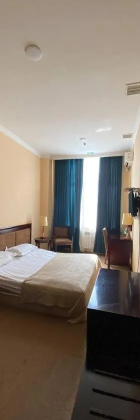 Hamkor hotel，位于安集延的酒店