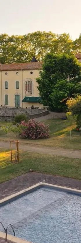 Terrasse avec vue Domaine Viticole，位于Sallèles-dʼAude的酒店