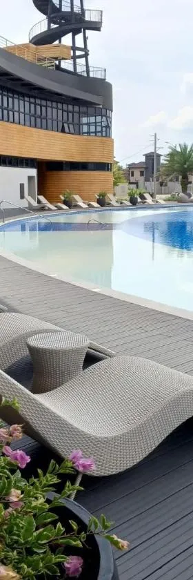 Beach Hive Seafront Villa at San Juan Batangas，位于八打雁的酒店