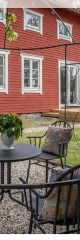 Semesterlägenheter på Nordgrenska gården，位于奥莫尔的酒店