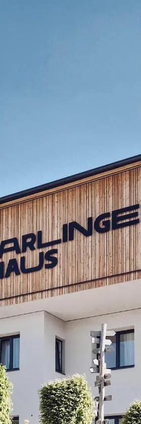 Karlingerhaus Hotel Hostel Home，位于Königswiesen的酒店