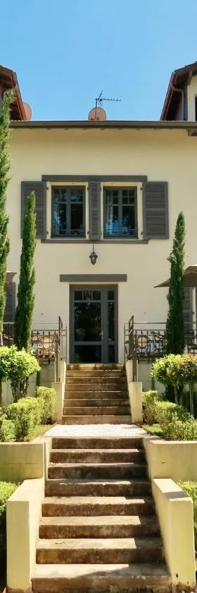 Hôtel Villa la Renaissance，位于巴约讷的酒店