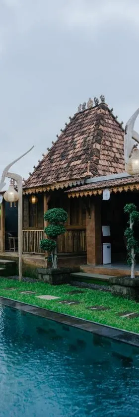Taruchi 4 bedrooms villa，位于Kesiman的酒店