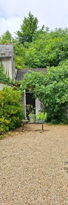 Studio privé à la campagne，位于吉维瓦尔的酒店