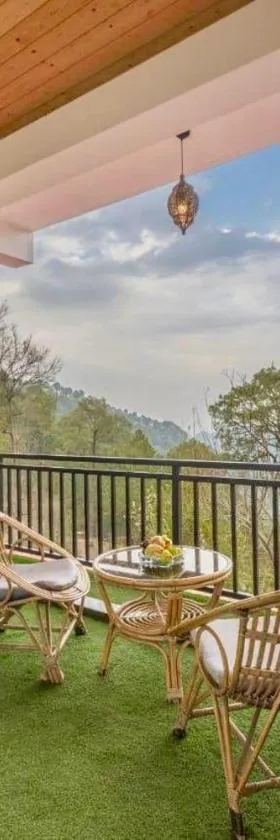 TreeHouse Kasauli Operated By Splendid Hotels I Vacations I Family Groups & Events I Forest Treks I Memories I，位于卡绍利的酒店