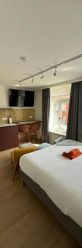 Business Accommodation 'Eclectic Living' Nomad，位于赫尔的酒店