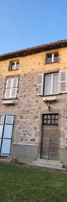 Maison Tyto Alba，位于Saint-Victurnien的酒店