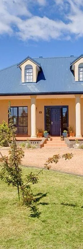 Stately Bowral Designer Home，位于波拉尔的酒店