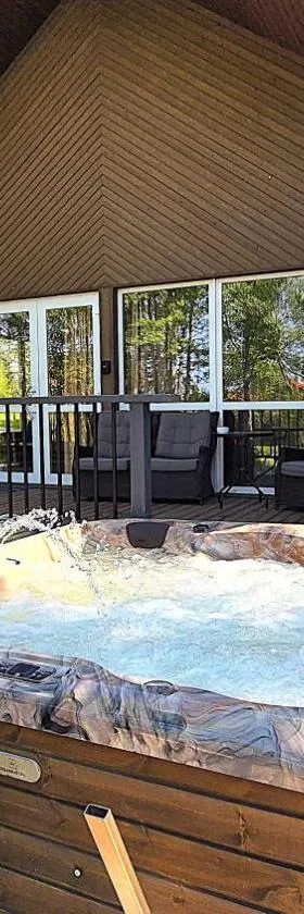 Župė Dream House with jacuzzi and sauna，位于克莱佩达的酒店