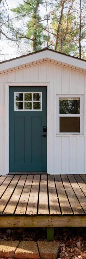 Cozy Cottage on Arbutus Lake，位于特拉弗斯城的酒店