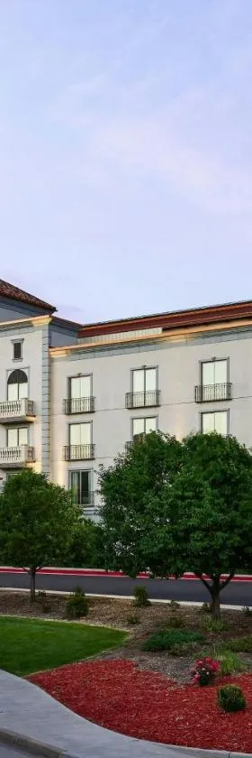 Woolley's Classic Suites，位于奥罗拉的酒店
